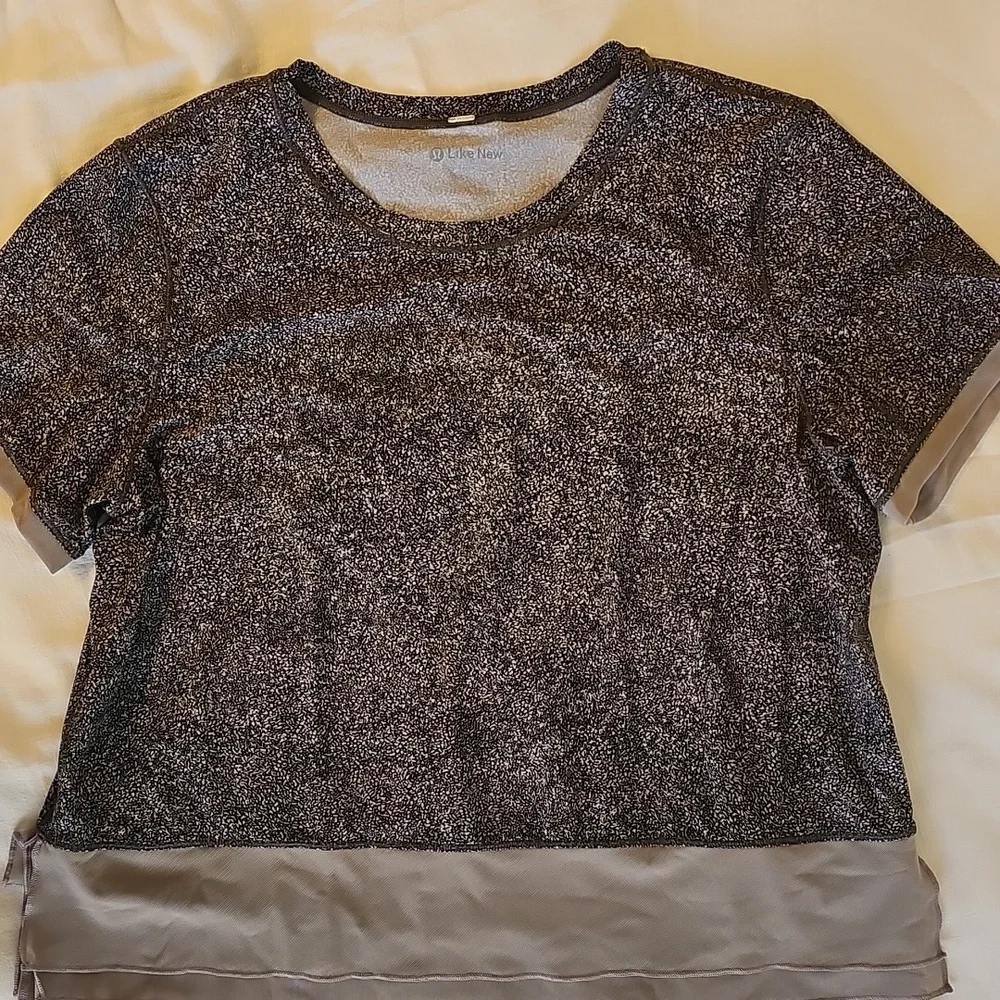 Lululemon Sole Training Top in the Sea Spray Alpine White Dark Chrome